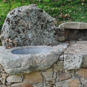 Lavabo in pietra da giardino