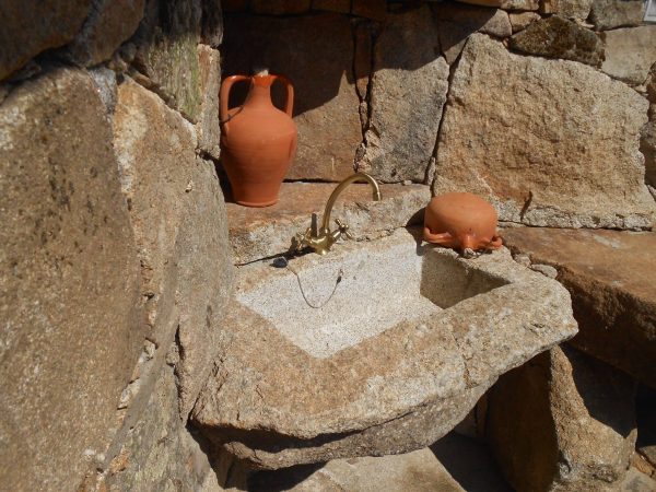 Lavabo in pietra naturale