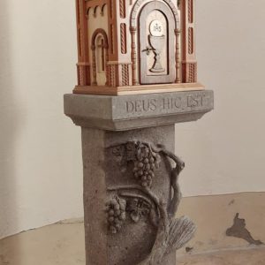 La colonna in trachite per la Chiesa di Fonni